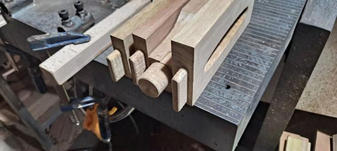 木工數(shù)控開(kāi)榫機(jī)分類(lèi)